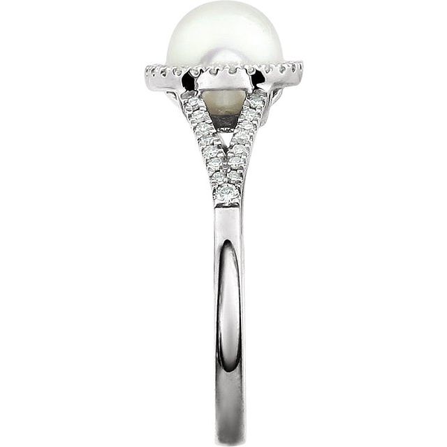 14k-white-gold-cultured-white-freshwater-pearl-&-1/6-ctw-natural-diamond-ring