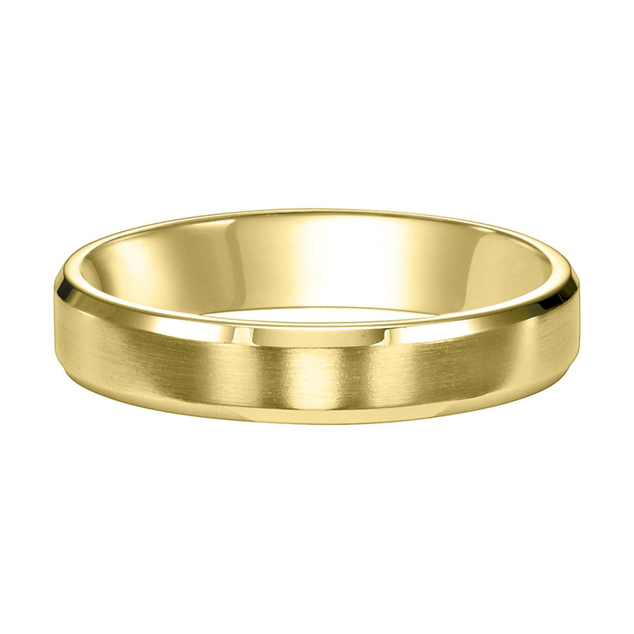 This crisp yet timeless, Comfort Fit wedding features a brushed finish with beveled edge