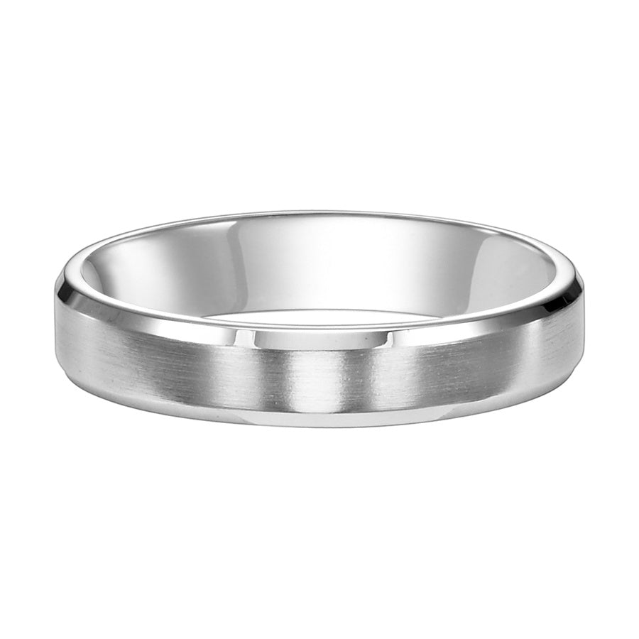 This crisp yet timeless, Comfort Fit wedding features a brushed finish with beveled edge