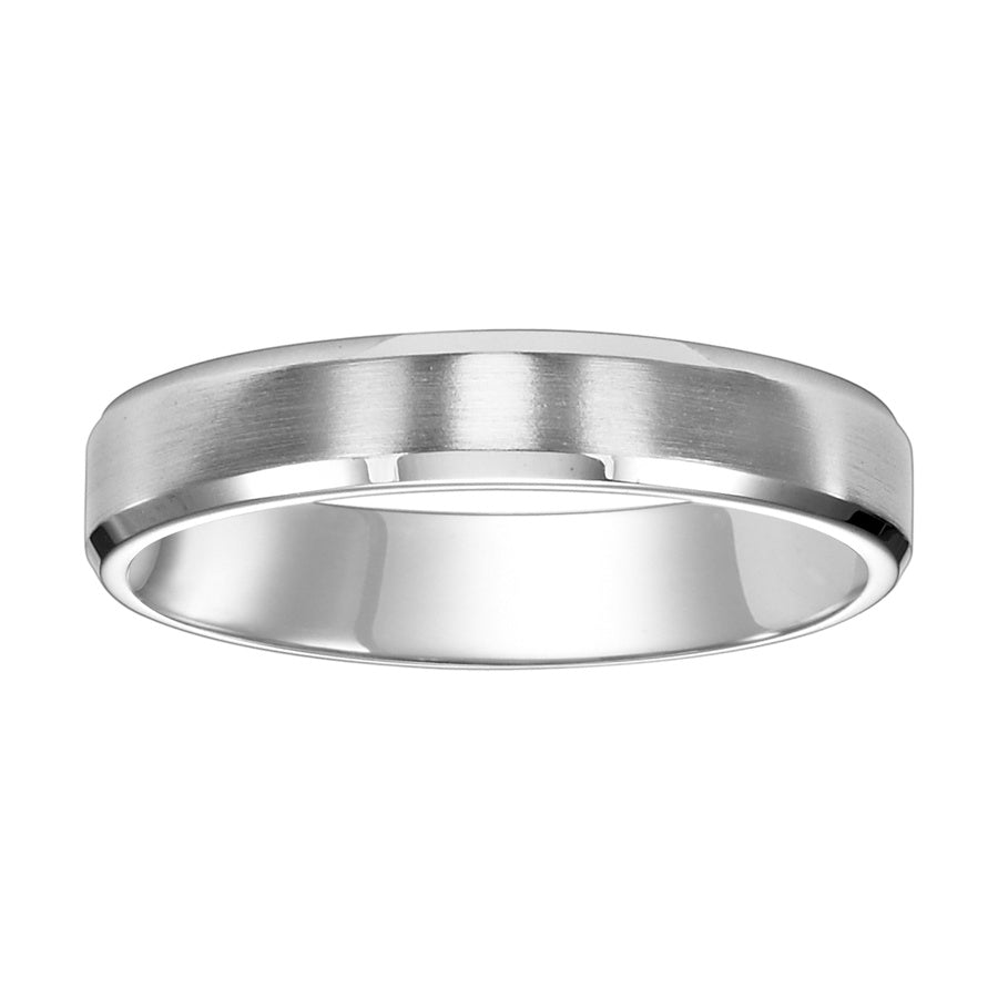 This crisp yet timeless, Comfort Fit wedding features a brushed finish with beveled edge