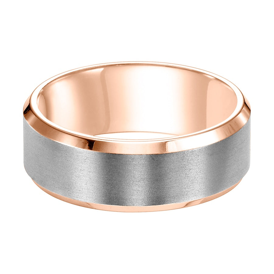 This crisp yet timeless Comfort Fit wedding features a brushed finish with beveled edge
