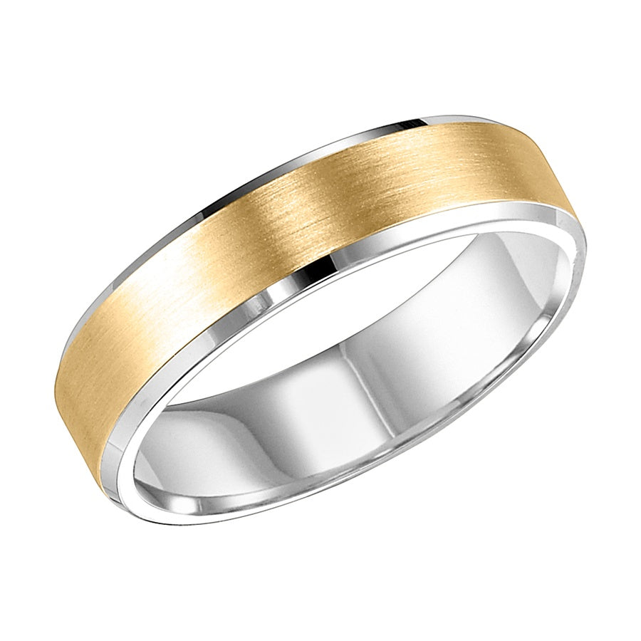 This crisp yet timeless, Comfort Fit wedding features a brushed finish with beveled edge