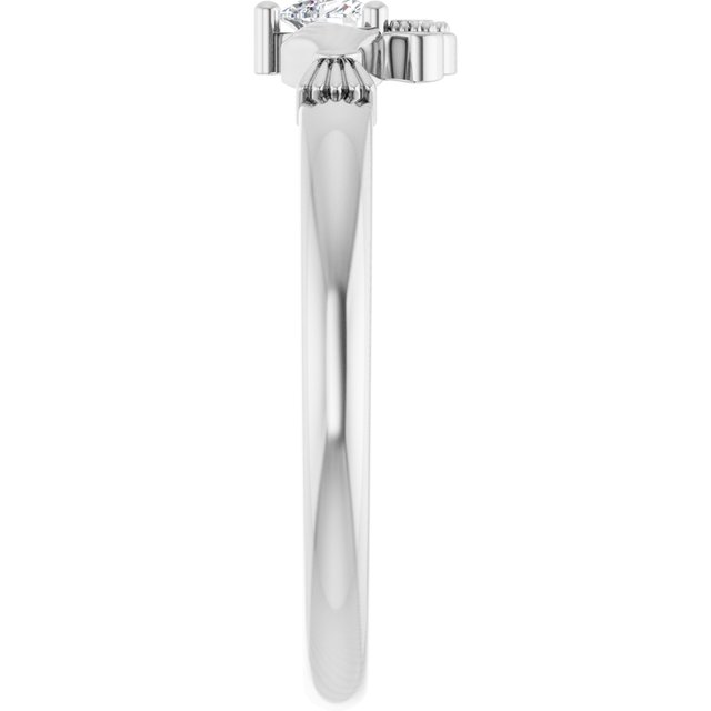 14k-white-stuller-lab-grown-moissanite™--claddagh-ring