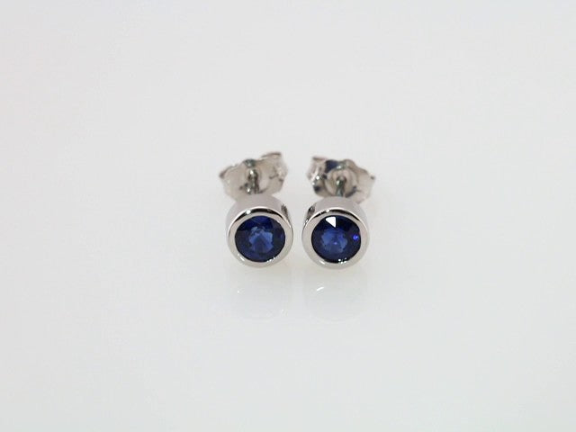 14k-white-gold-lab-grown-blue-sapphire-bezel-set-earrings